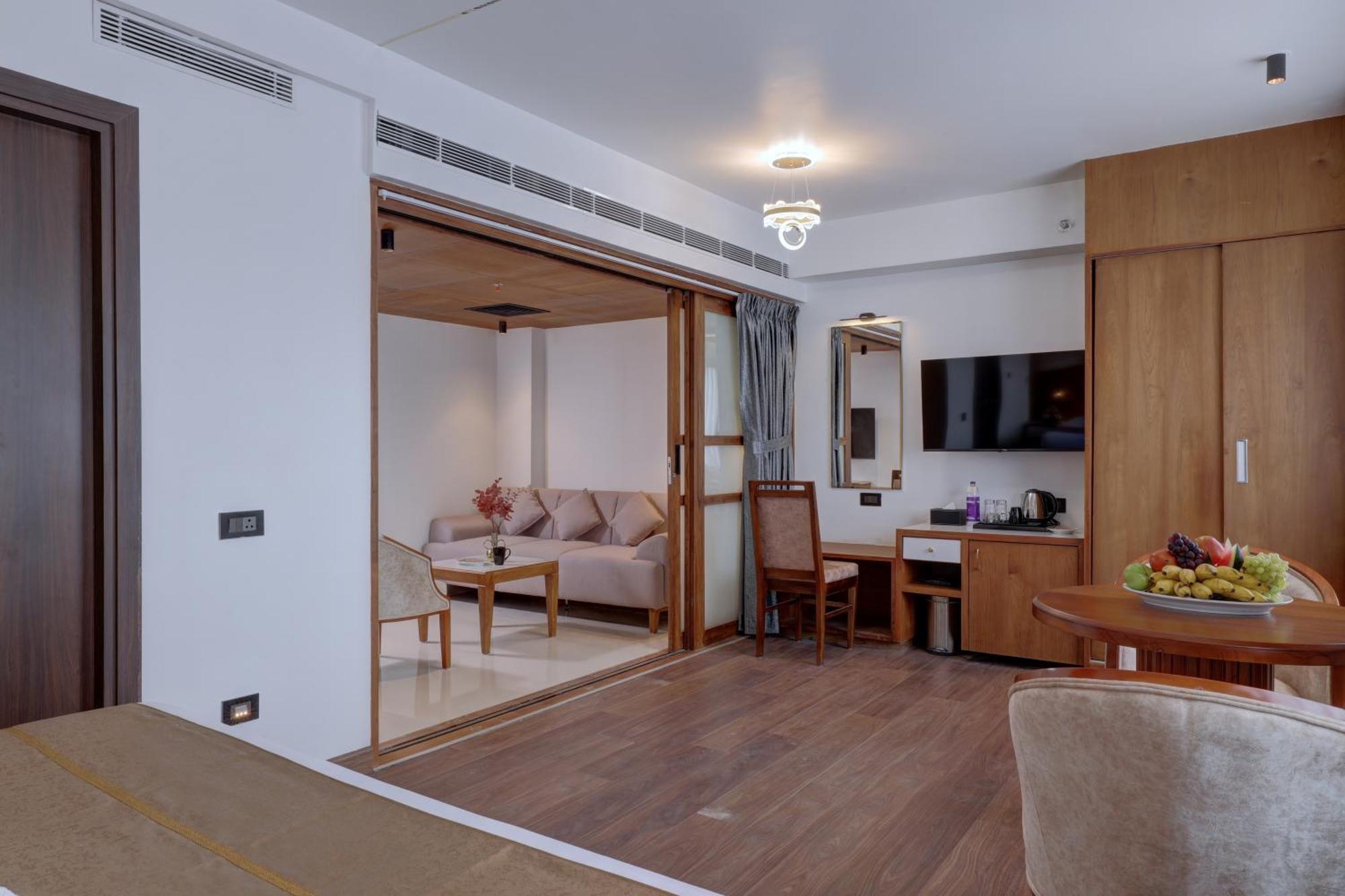 Hotel Cordial Sopanam Thiruvananthapuram Екстериор снимка