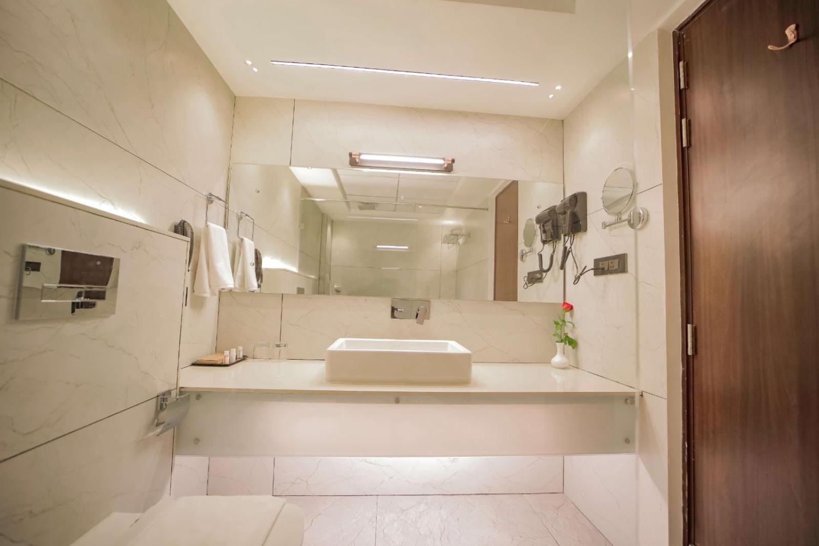 Hotel Cordial Sopanam Thiruvananthapuram Екстериор снимка